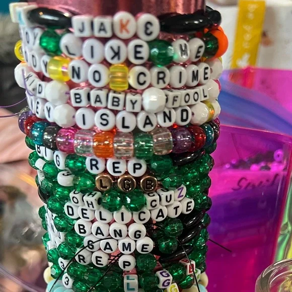 ✨🫶30 Eras Tour Friendship Bracelets Random 30 pack🫶✨ - Picture 13 of 16